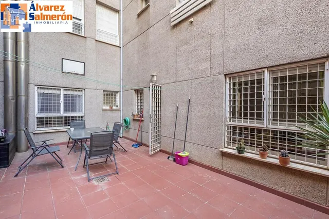 Piso con gran patio en Carretera de la Sierra — 5