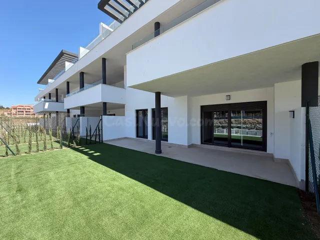 Bajo SUROESTE con altura de primera con terraza y jardín con vista al Mar — 2