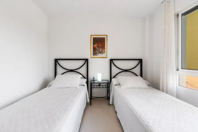 Amplio apartamento en Aguamarina, 50m de la playa — 11