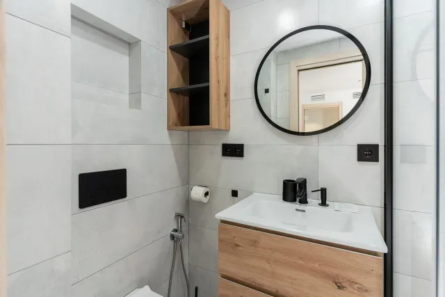 Exclusivo Piso Totalmente Reformado con Terraza en el Centro de Estepona — 34