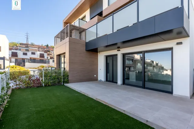 Exclusiva vivienda de lujo en planta baja con grandes terrazas, vistas a Granada — 13