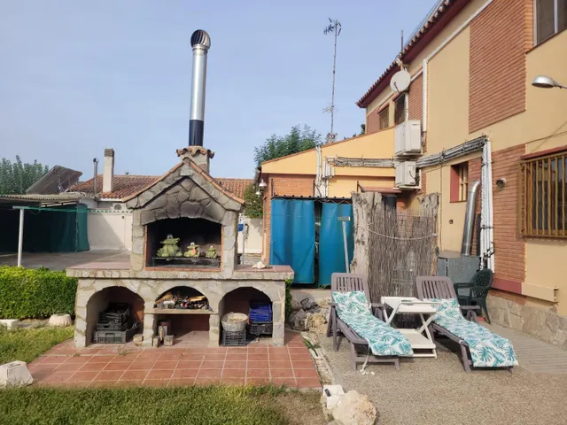 Impresionante Chalet con Amplio Terreno y Piscina en las Afueras de Zaragoza — 15