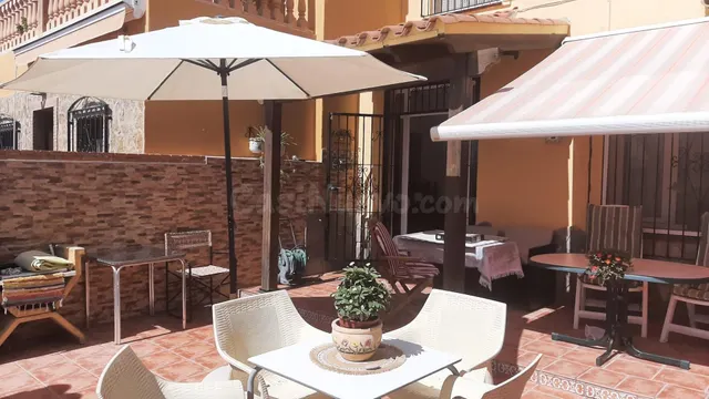 Chalet independiente de 3 dormitorios, terraza en las Marina - foto 2