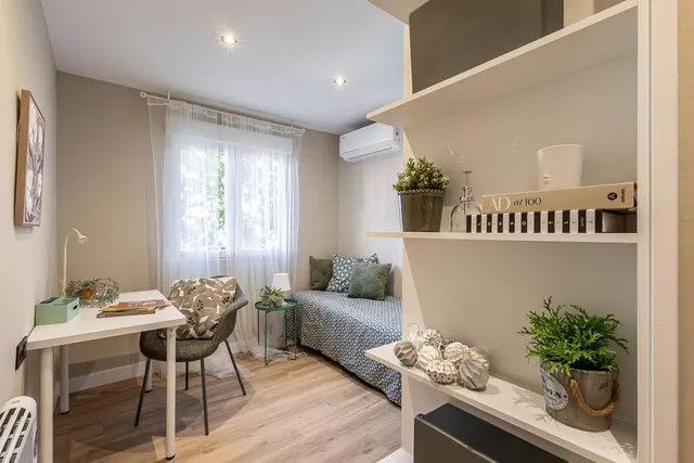 PISO REFORMADO JUNTO AVENIDA CADIZ — 23