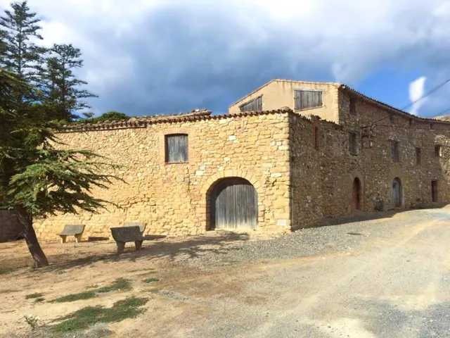 Gran casa de pueblo de piedra en Albarca- Cornudella de Mont