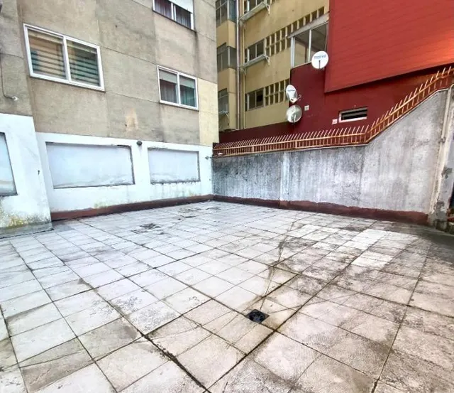 Piso en Travesia de Vigo para reformar — 19