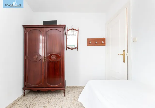 ¡Oportunidad única! Ático de 4 dormitorios y 2 baños con gran terraza frente al Colegio Agustinos (Arabial) — 27