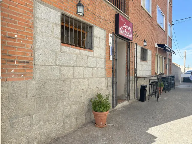 Bar reformado, con licencia de pub, San Pedro del Arroyo — 18