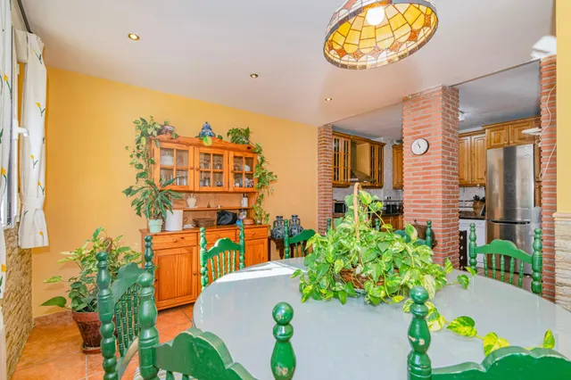 AMPLIA VIVIENDA EN CHAUCHINA CON PISCINA — 44
