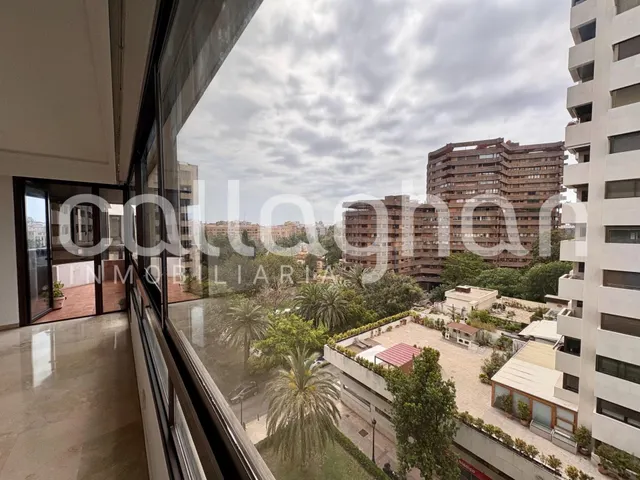 Alquiler espacioso en una zona emblemática - foto 5