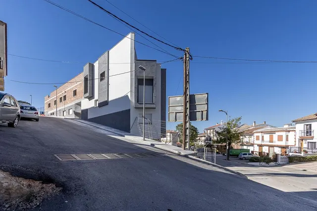 OBRA NUEVA EN LOJA — 23