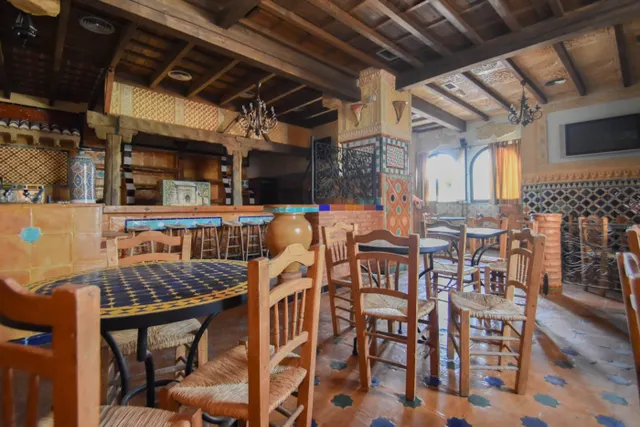 Restaurante totalmente instalado con licencia — 15