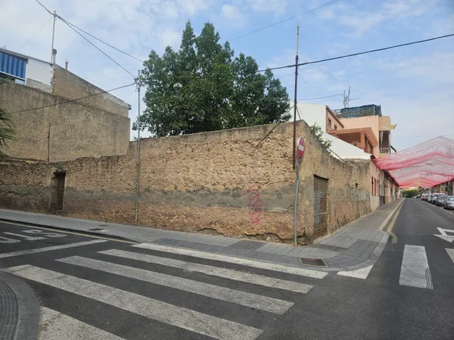Oportunidad Única: Solar de 360m2 Haciendo Esquina en el Bar