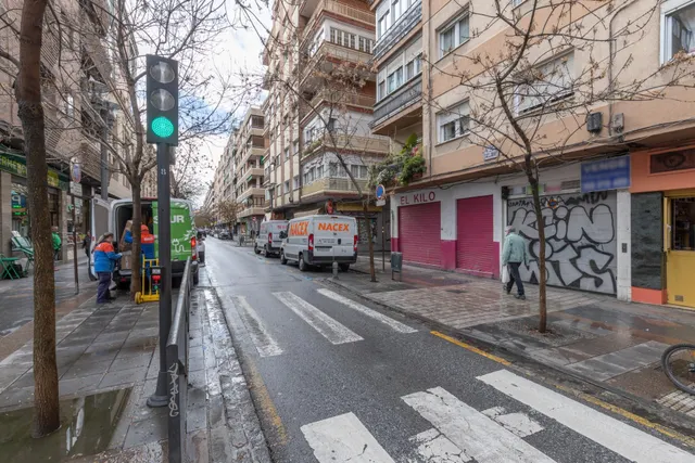 ¡Plaza de garaje en excelente ubicación! - CAMINO DE RONDA — 21