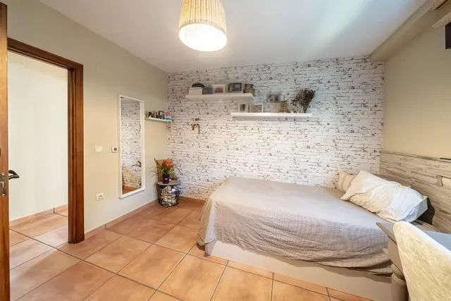 Chalet unifamiliar independiente de 320 m2 parcela de 992 con piscina y certificación A — 28