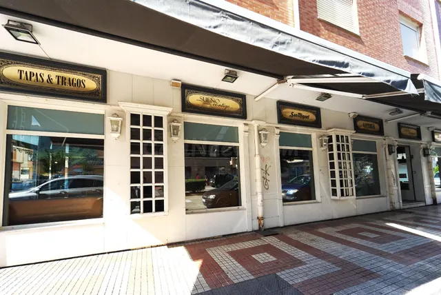 Espacio comercial versátil con seis plazas de garaje en Los  - foto 2