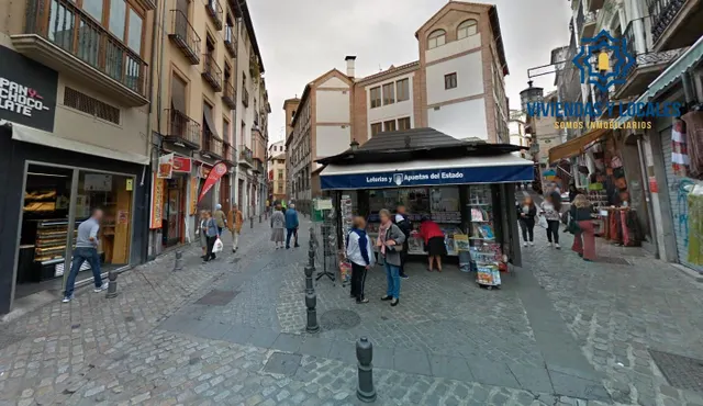 REBAJADO- Traspasamos tetería junto a Plaza Nueva. Zona turística 100%.  Oportunidad única — 2
