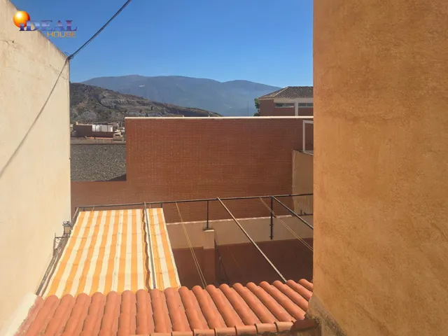 CASA CON GARAJE EN EL CENTRO DE LANJARÓN — 13