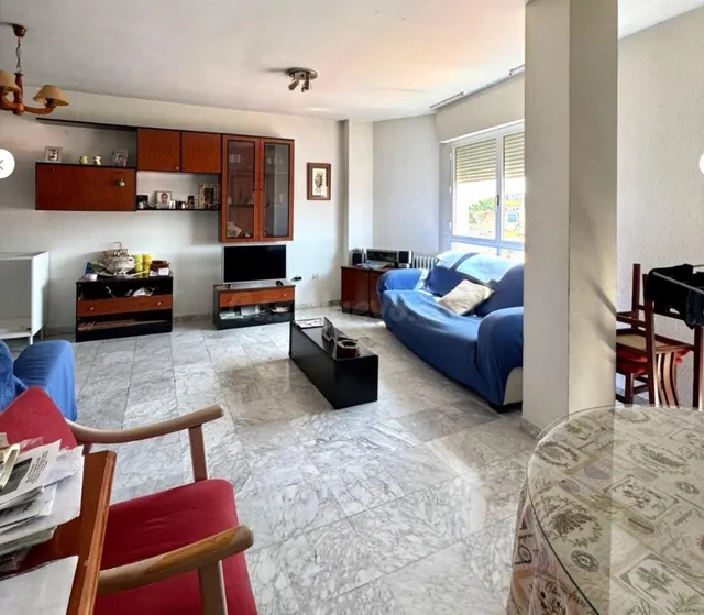 Con garaje, trastero y terraza privada de 90m2 en el centro  - foto 3