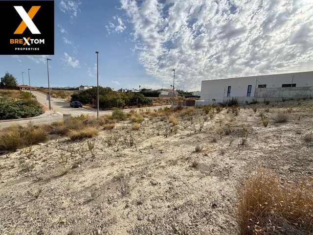TERRENO URBANO EN EL CHORRICO CON PROYECTO Y LICENCIA DE OBR