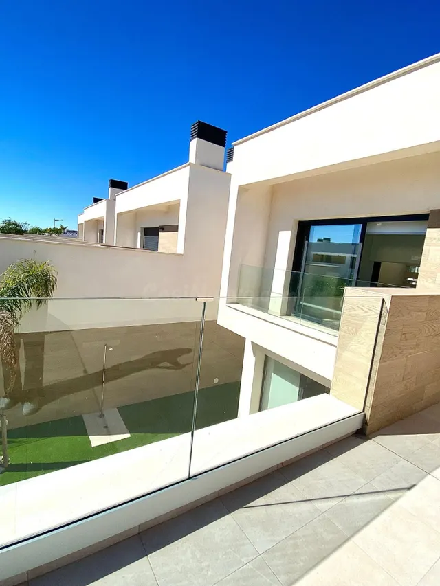 SE VENDE CHALET DE 3 habitaciones, 3 ASEOS EN SANTA ROSALIA  - foto 4