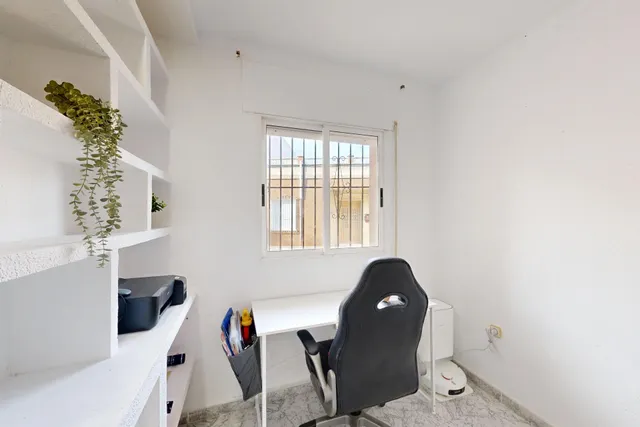 Espacioso piso en Canteras con gran dormitorio principal en suite, patio y plaza de garaje. Cartagena — 9