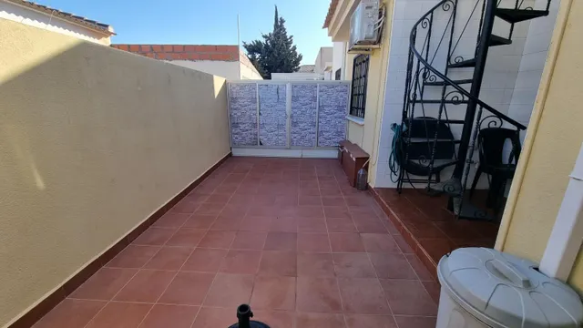 Chalet pareado de 3 dormitorios con solárium y piscina comunitaria - zona guardamar, la mata - — 18