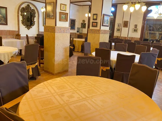 RESTAURANTE A LA VENTA, CON CASA Y APARTAMENTO - foto 4