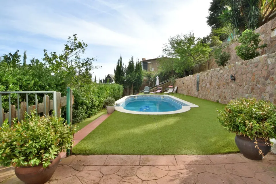 CASA EN VENTA EN PINEDA DE MAR