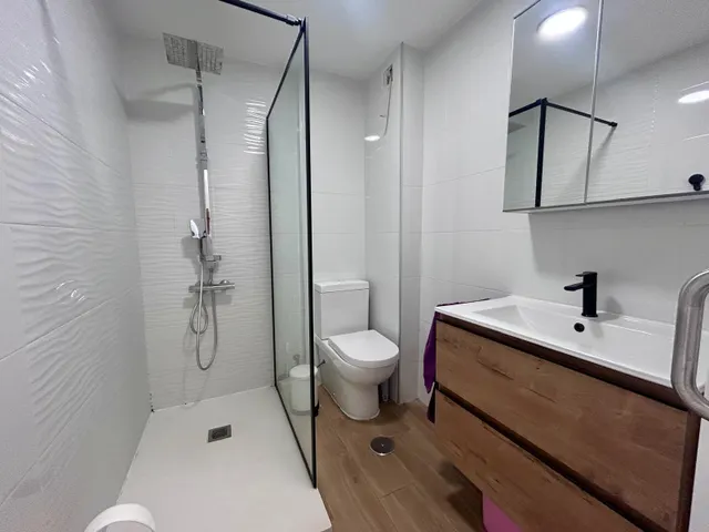 Casa adosada en esquina con piscina privada, jardín y vistas a la Bahía de Málaga — 44