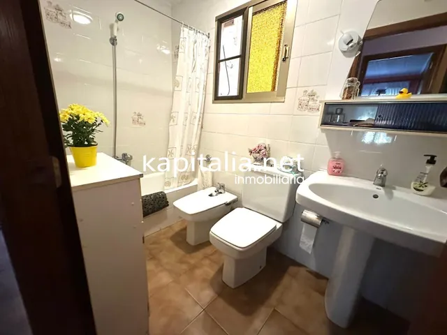 Amplia casa a la venta en Font de la Figuera (Valencia) — 28