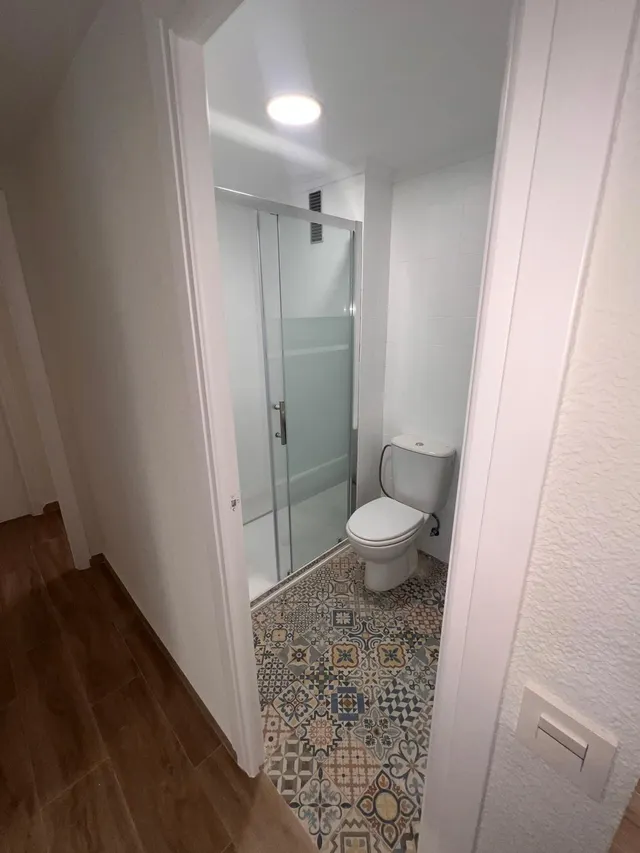 Apartamento con terraza, Alicante, Torrevieja. 2 habitaciones, 80 m2, 90 metros al mar — 25