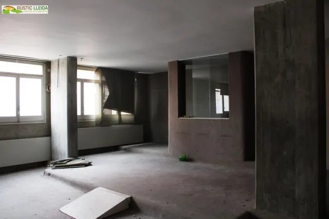¡Oportunidad en Tàrrega! Local comercial de 89 m2. — 2