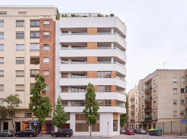 PROYECTO DE OBRA NUEVA MODERNO Y MUY LUMINOSO EN ZONA HOSPIT - foto 4