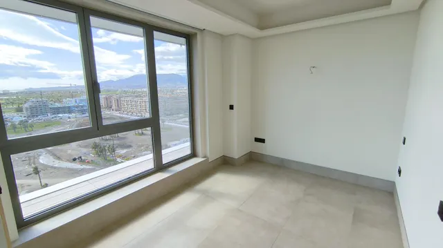 ¡Exclusivo Piso de Lujo en las Málaga Towers! — 34