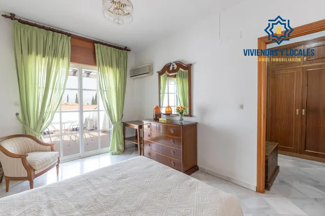 Chalet pareado con piscina, jardín y bonitas vistas a Granada en La Zubia — 29