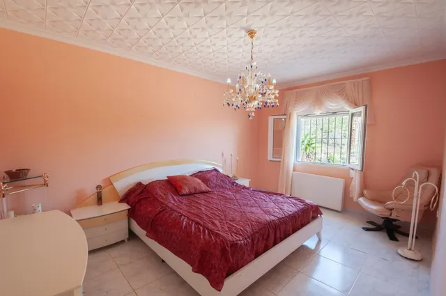 Amplia villa con vistas panorámicas al mar y pista de tenis privada en Calpe — 30