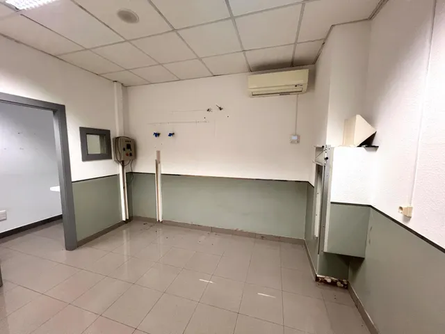 Local en venta en Calle de l'Alguer — 24
