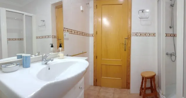 Amplio piso con vistas al mar y 4 dormitorios en 1 Línea playa Levante. — 19