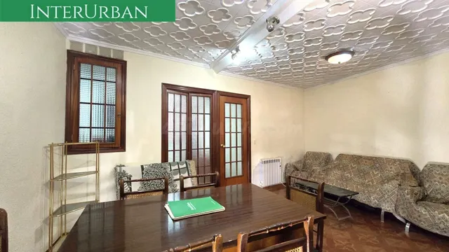 Exclusiva INTERURBAN: Casa de dos alturas con terraza y gara - foto 4