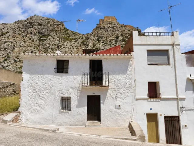 Ref- 08691 Salico vende Casa de 185 m2 para reforma integral