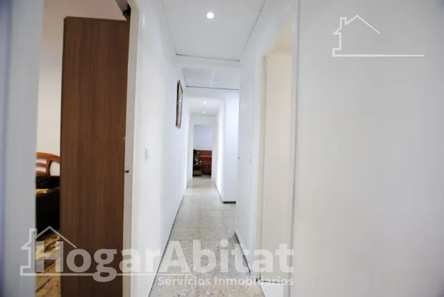 ¡gran oportunidad! muy amplio de 4 dormitorios, con balcón junto av beniopa — 41