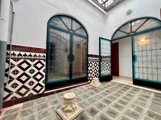 C. EXCLUSIVA CASA EN LA JUDERÍA A 5 MINUTOS DE LA MEZQUITA-CATEDRAL CON GARAJE Y ASCENSOR — 32