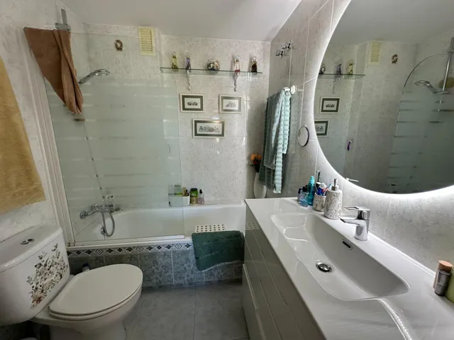 Amplio Piso de 140 m2 en Marbella con Garaje, Trastero y Terraza — 14