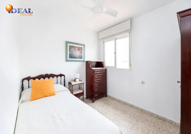 ¡Oportunidad única! Ático de 4 dormitorios y 2 baños con gran terraza frente al Colegio Agustinos (Arabial) — 21