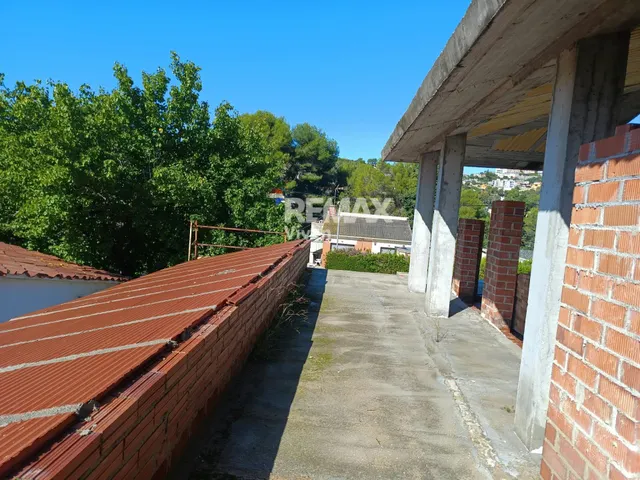 Casa en construcción con muchas posibilidades — 10
