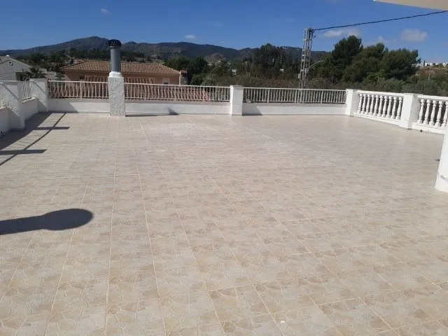 Casa vallada en la ciudad — 33