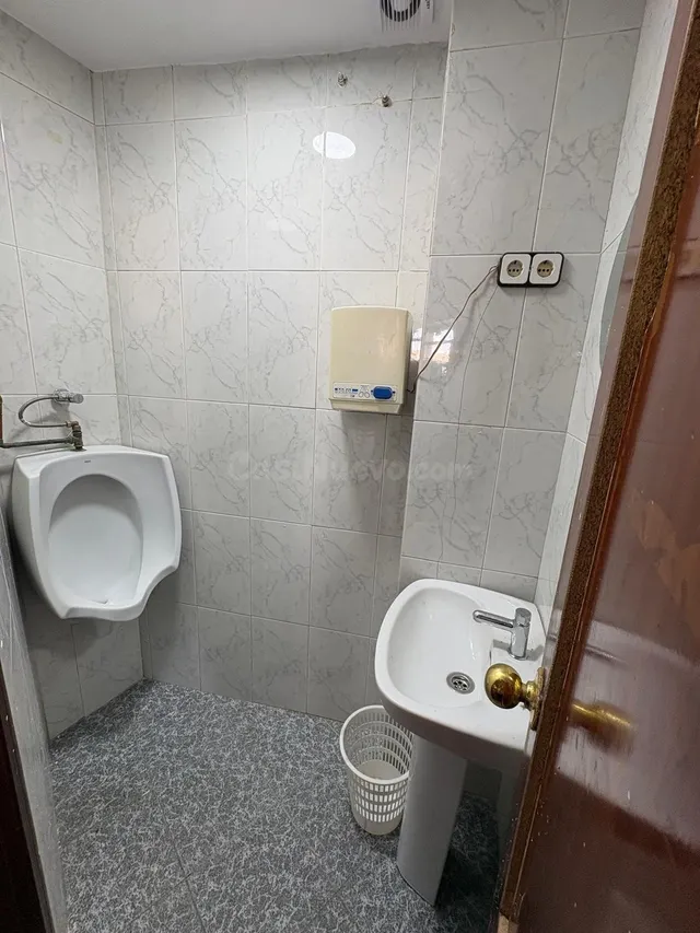 Oportunidad Única: Local Comercial con Vivienda en Planta Primera! — 7