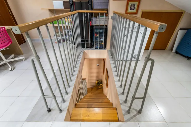 Dúplex  con 3 dormitorios mas buhardilla, 2 baños, balcón, vistas panoramicas. — 24