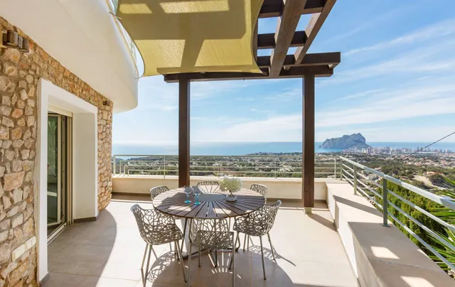 Villa Peñón. Villa con vistas panorámicas a la costa y orientación sur en venta en Benissa. — 5